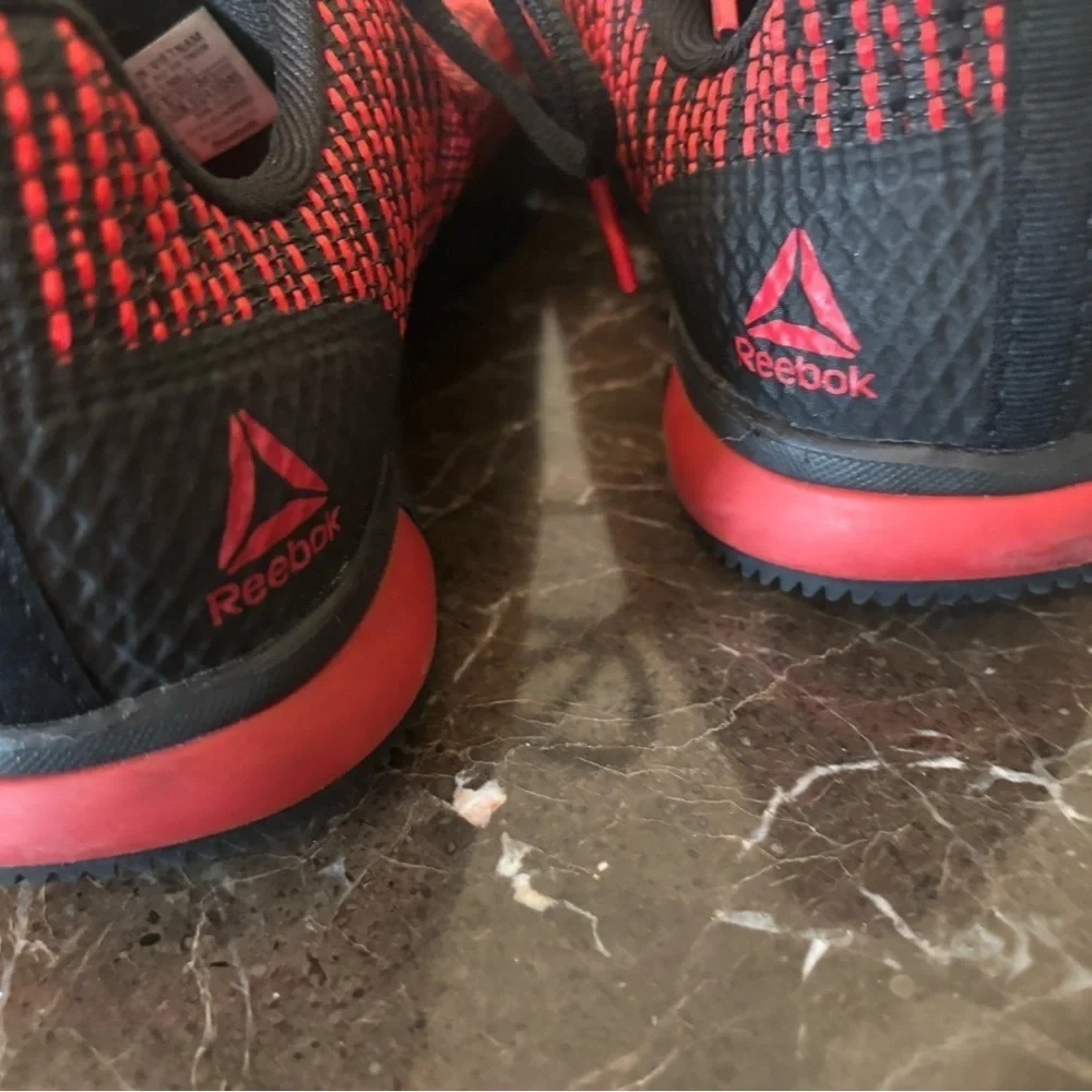 Red Reebok sneakers - Picture 3 of 4